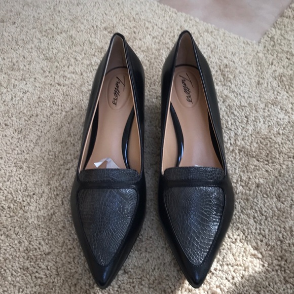 Trotters Shoes - Trotters 8.5 M kitten heel pointed toe shoes.